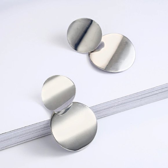 Minimalist “Aveline” Elegant Gold/Silver Earrings - Picture 5 of 7